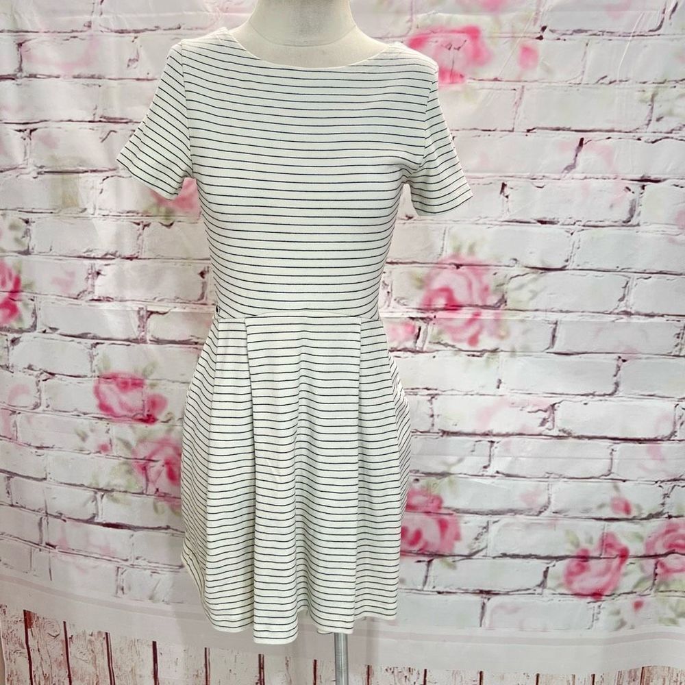 Lacoste Devanlay short sleeve pleated cream striped mini dress size 38 or small